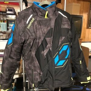 New WOT Women’s Castle X jacket size “M”